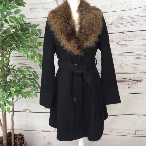 Steve Madden Jackets & Blazers - Steve Madden Coat with fur trum